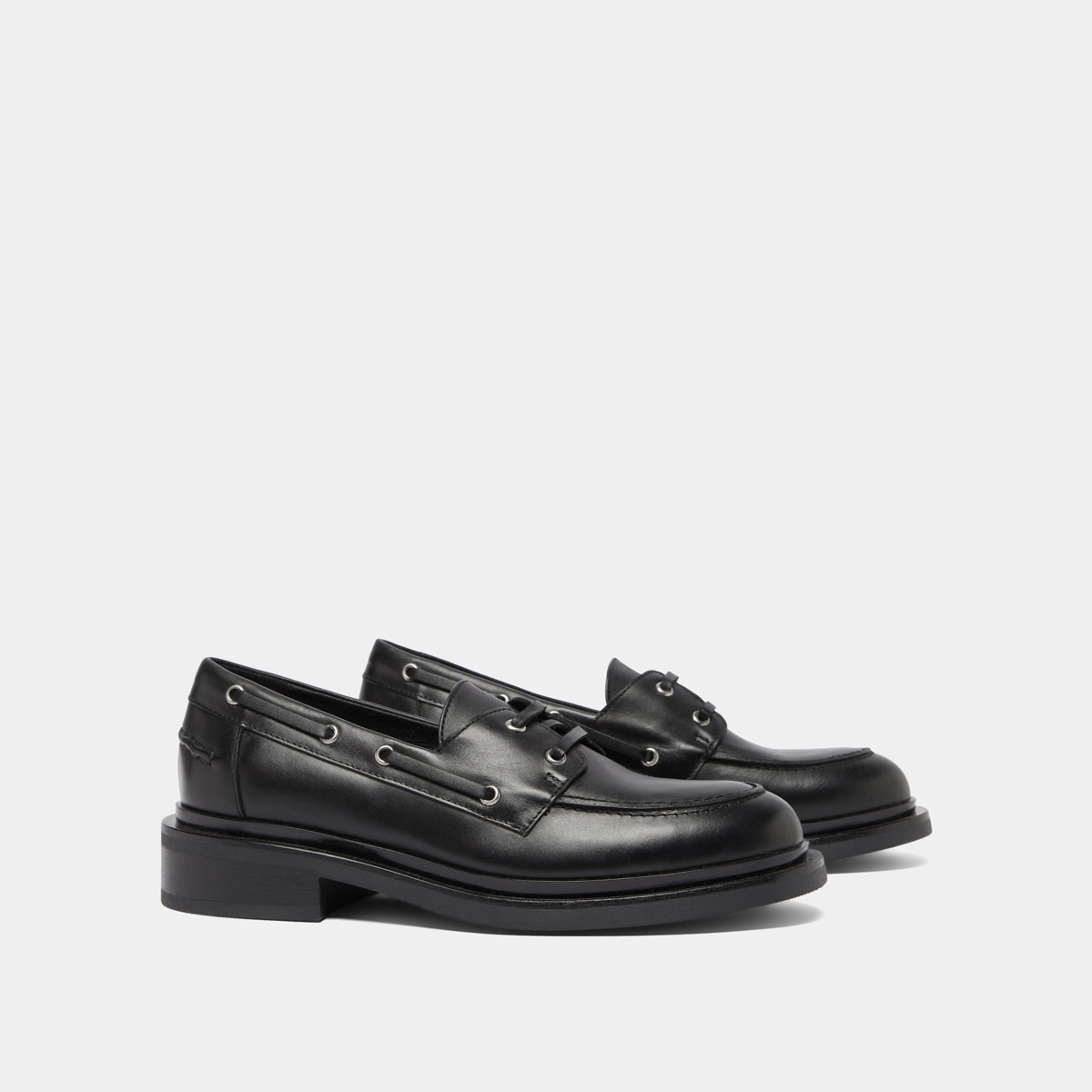 Thick lace-up Derbies in black leather | PAOLO