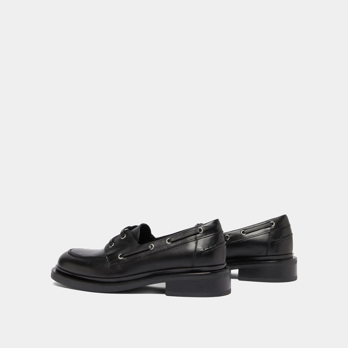 Thick lace-up Derbies in black leather | PAOLO