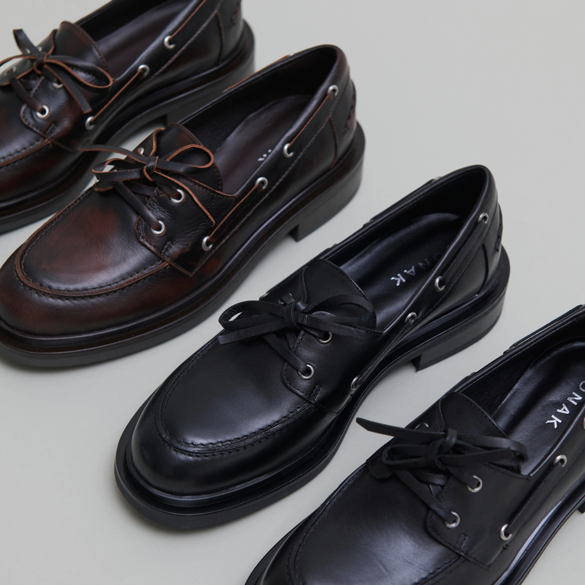 Thick lace-up Derbies in black leather | PAOLO
