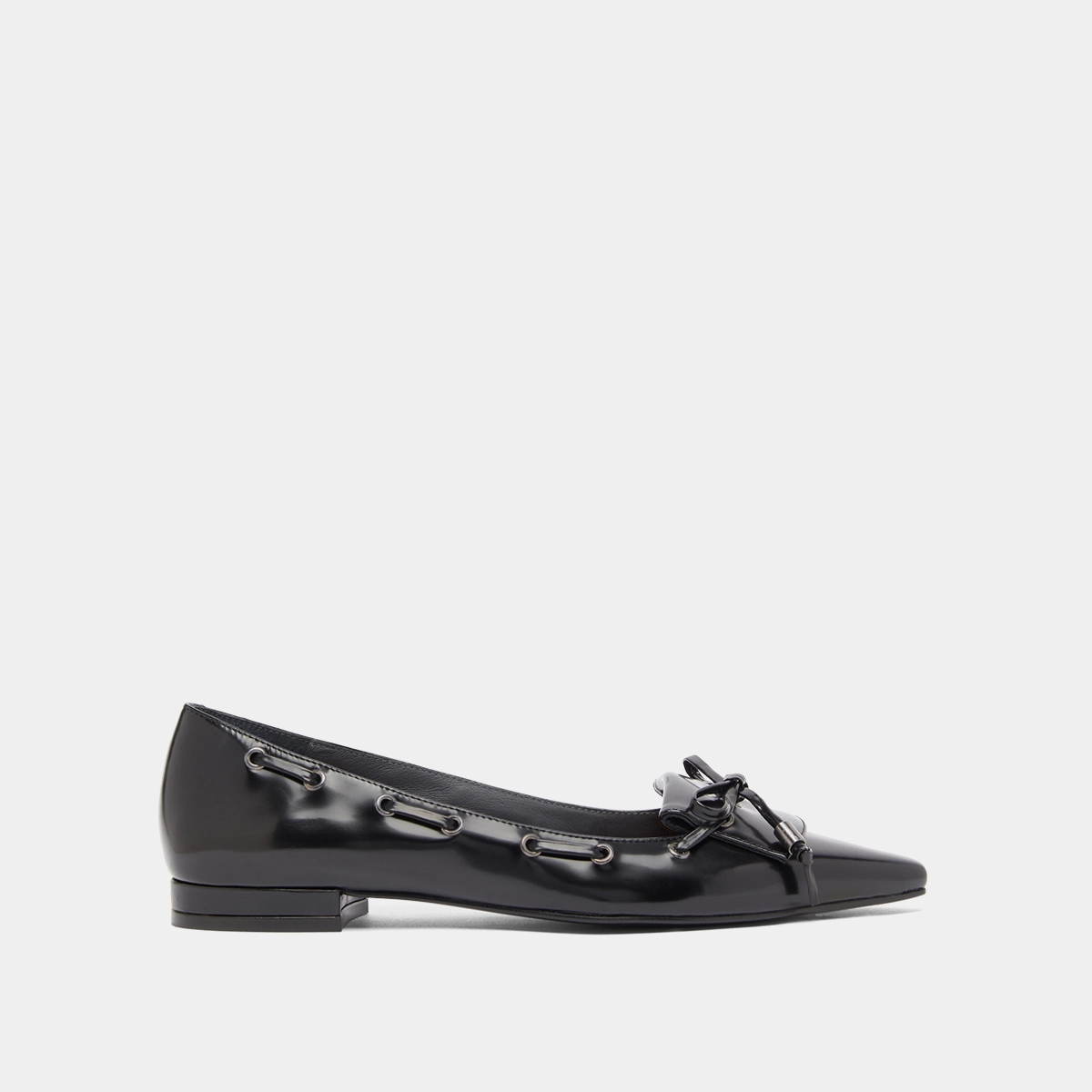Lace-up ballet flats in black glazed leather | DYNAMO