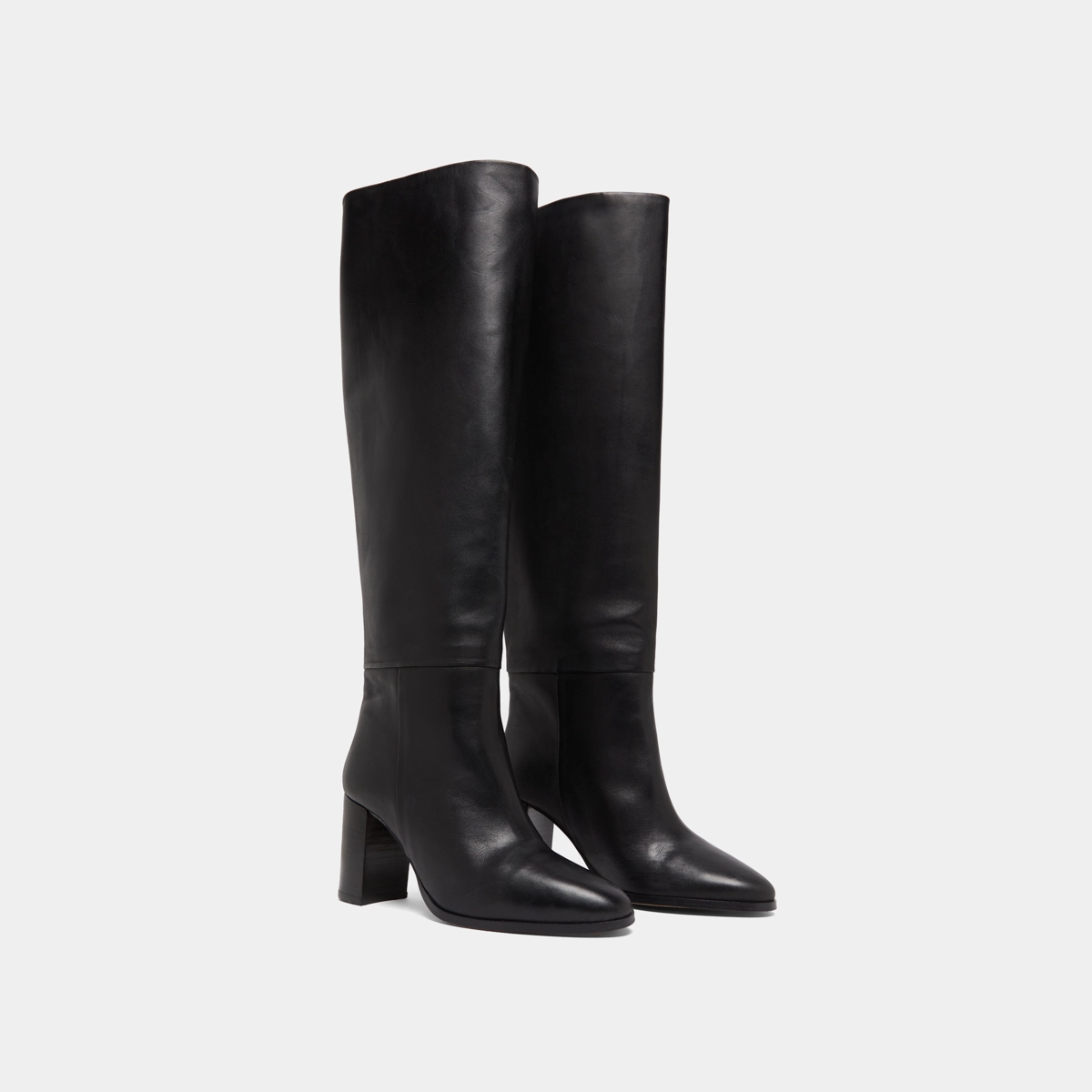 High boots with rounded toes in black leather | VENTURA