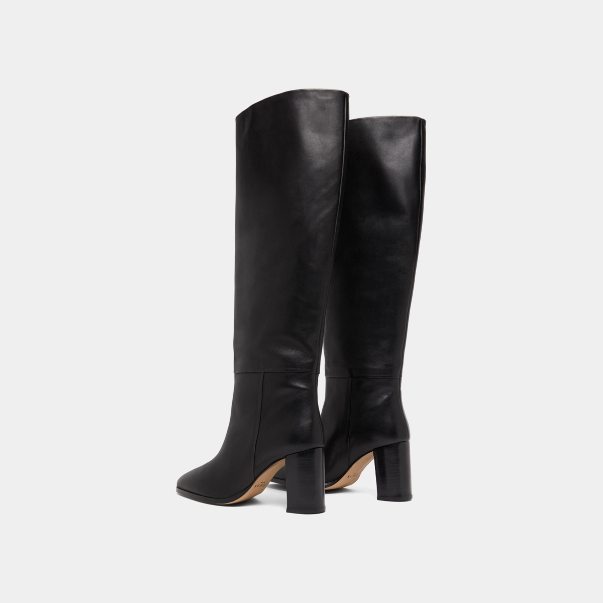 High boots with rounded toes in black leather | VENTURA