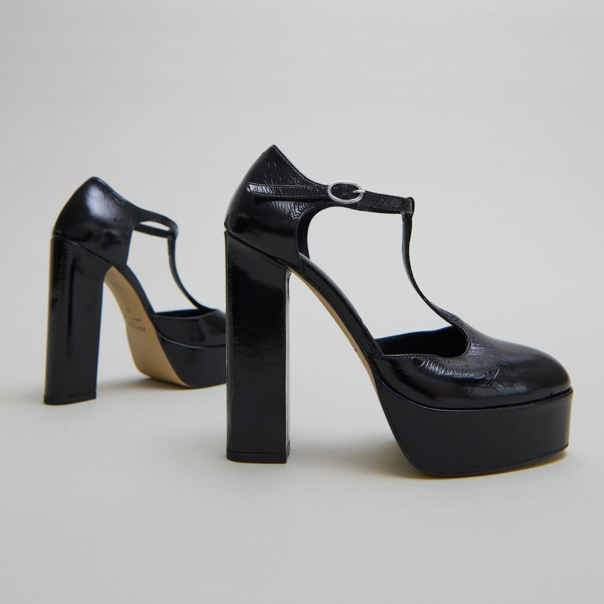 Heeled t-bar in black shiny leather | VANCO