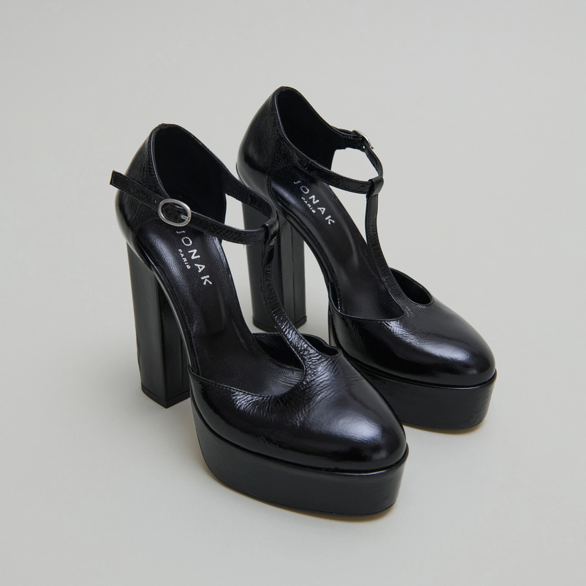 Heeled t-bar in black shiny leather | VANCO