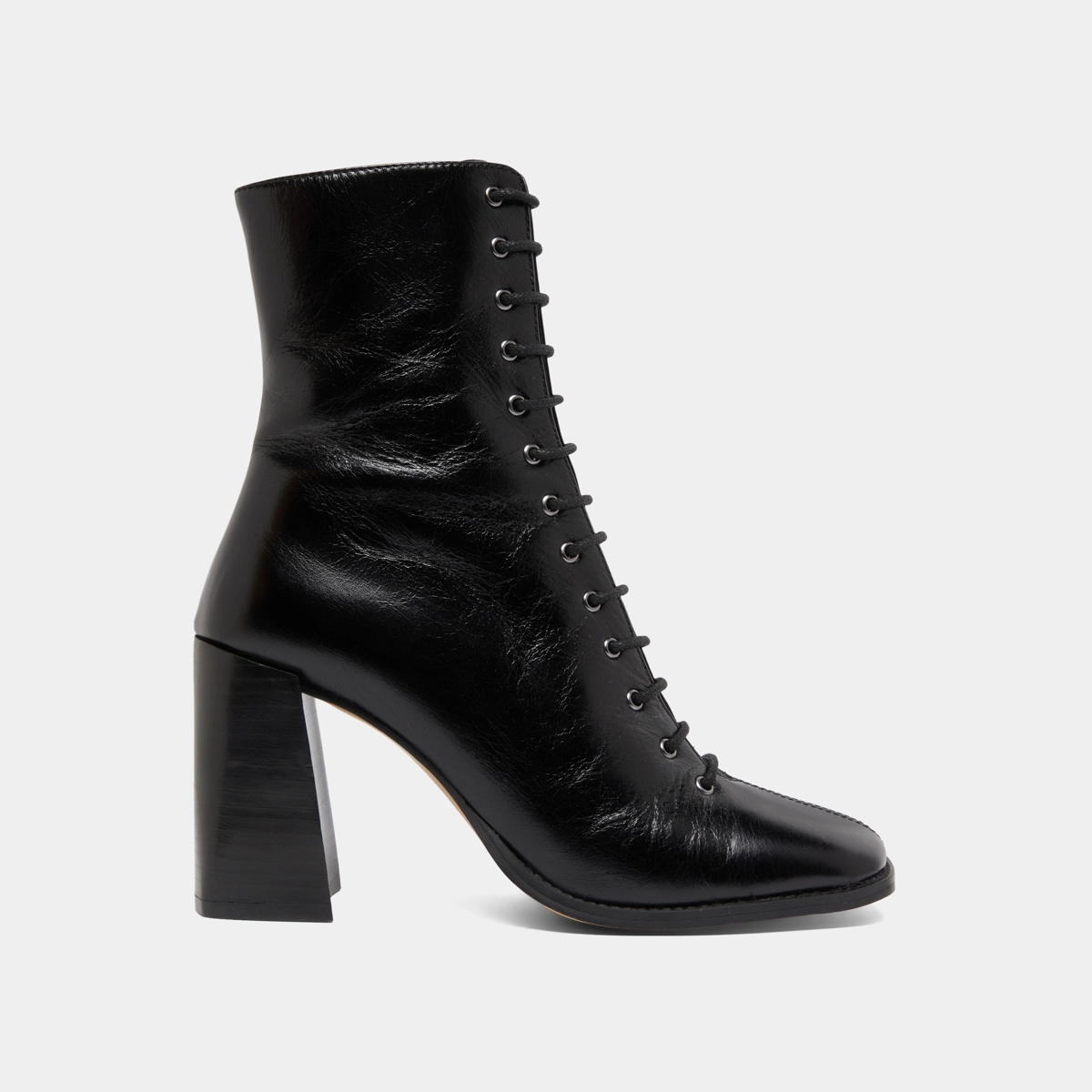 Heeled ankle boots with laces in black distressed leather | VANDELLE