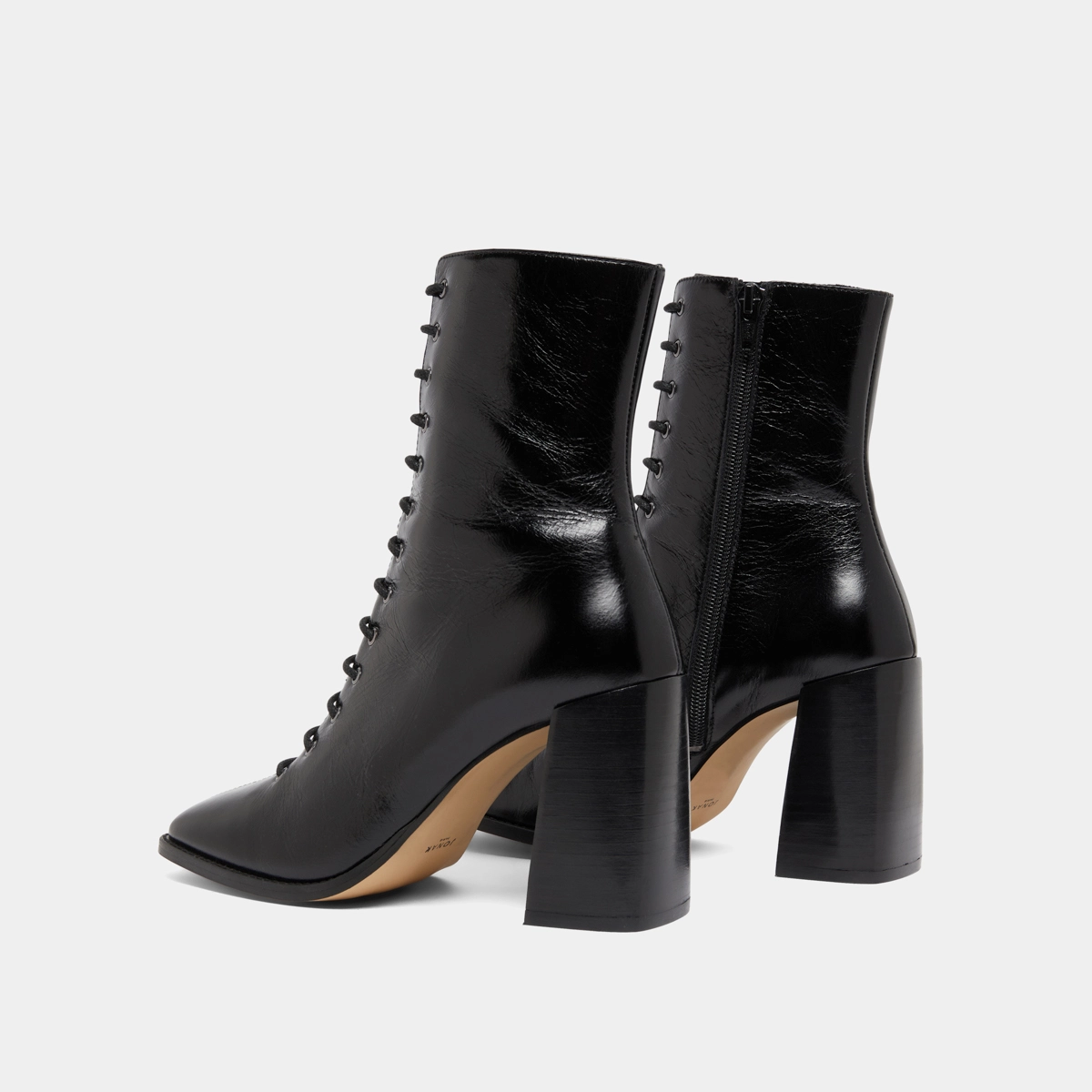 Heeled ankle boots with laces in black distressed leather | VANDELLE