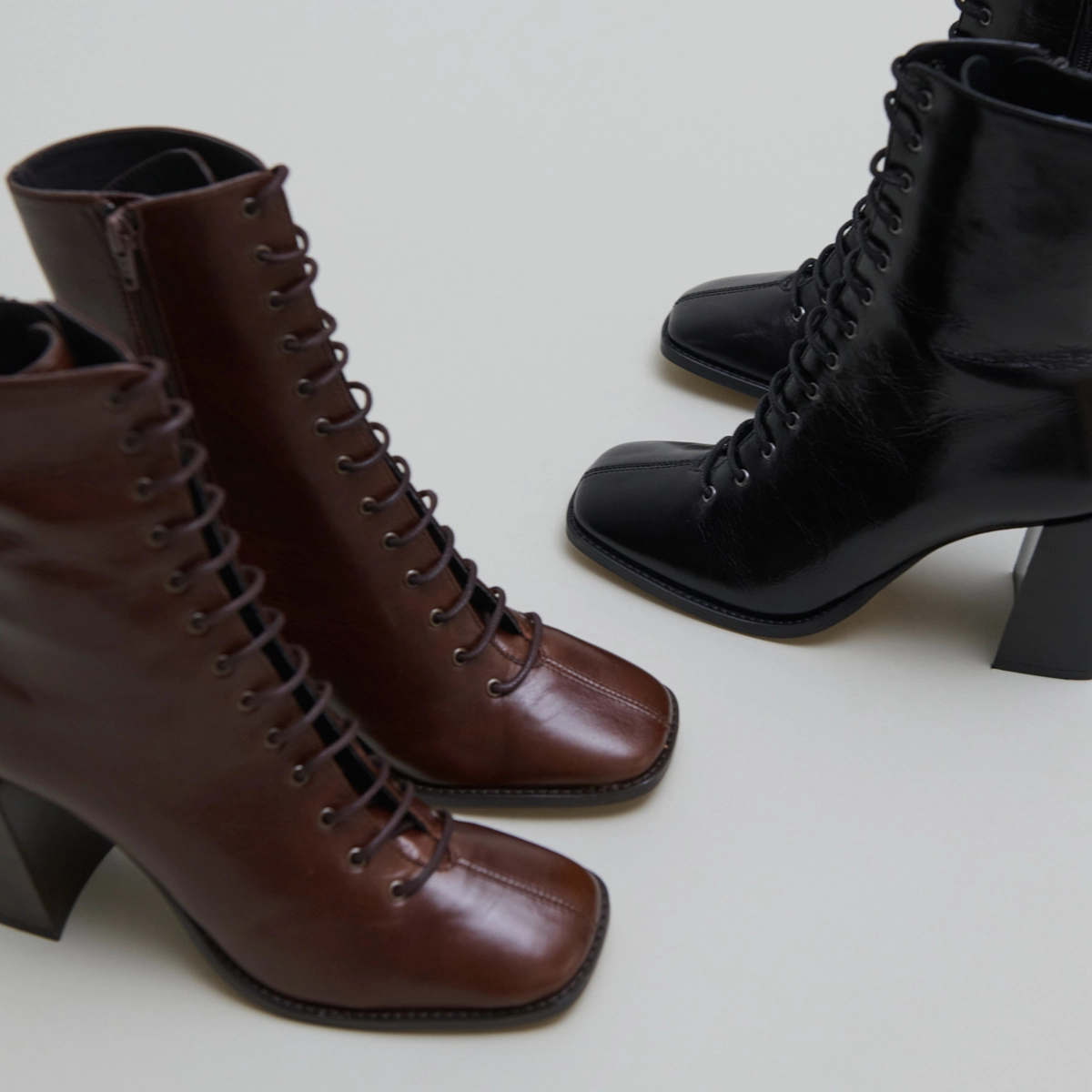 Heeled ankle boots with laces in black distressed leather | VANDELLE