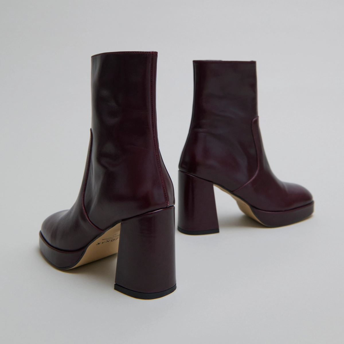 Heeled lowboots with square toes in burgundy leather | VESNA