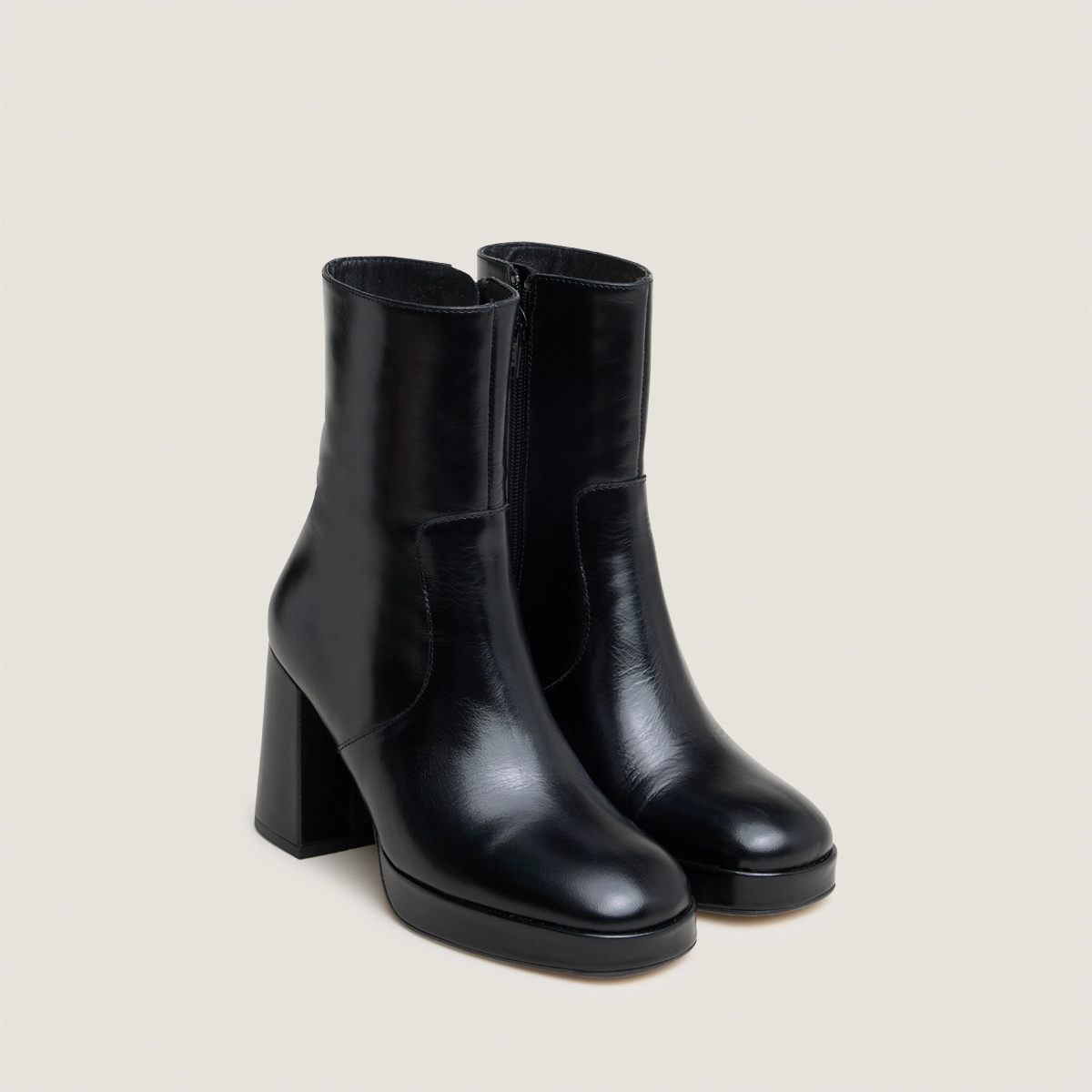 Heeled ankle boots with square toes in black leather | VESNA