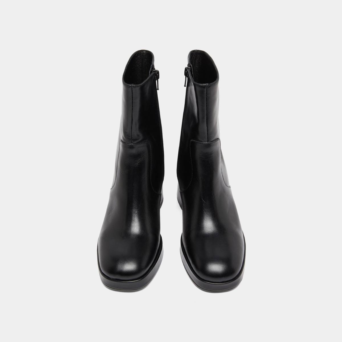 Heeled ankle boots with square toes in black leather | VESNA