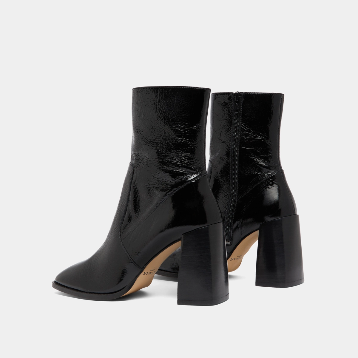 Heeled ankle boots with square toes in black shiny leather | VIDAL