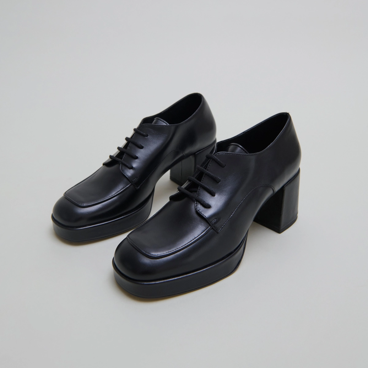 Derbies with heels in black leather | VIVALDI