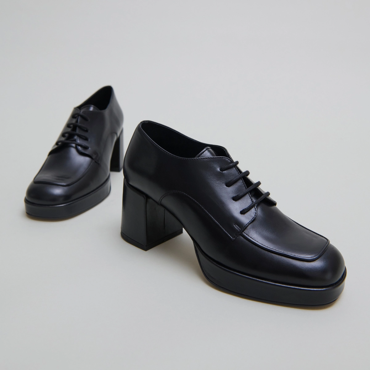 Derbies with heels in black leather | VIVALDI