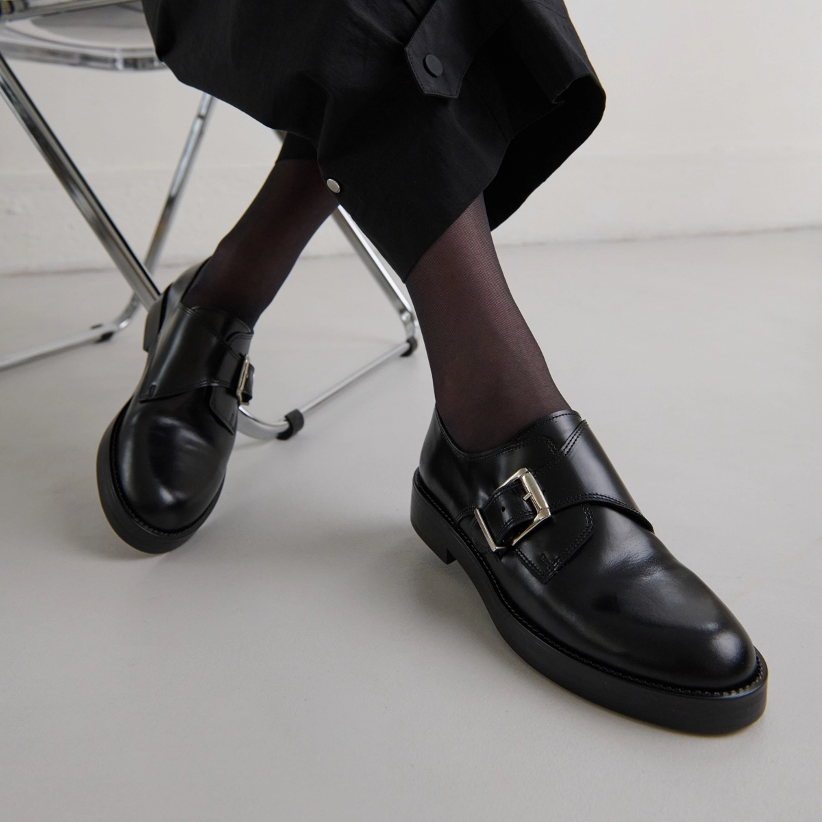 Derbies with adjustable buckles in black glazed leather | ARCHIBALD