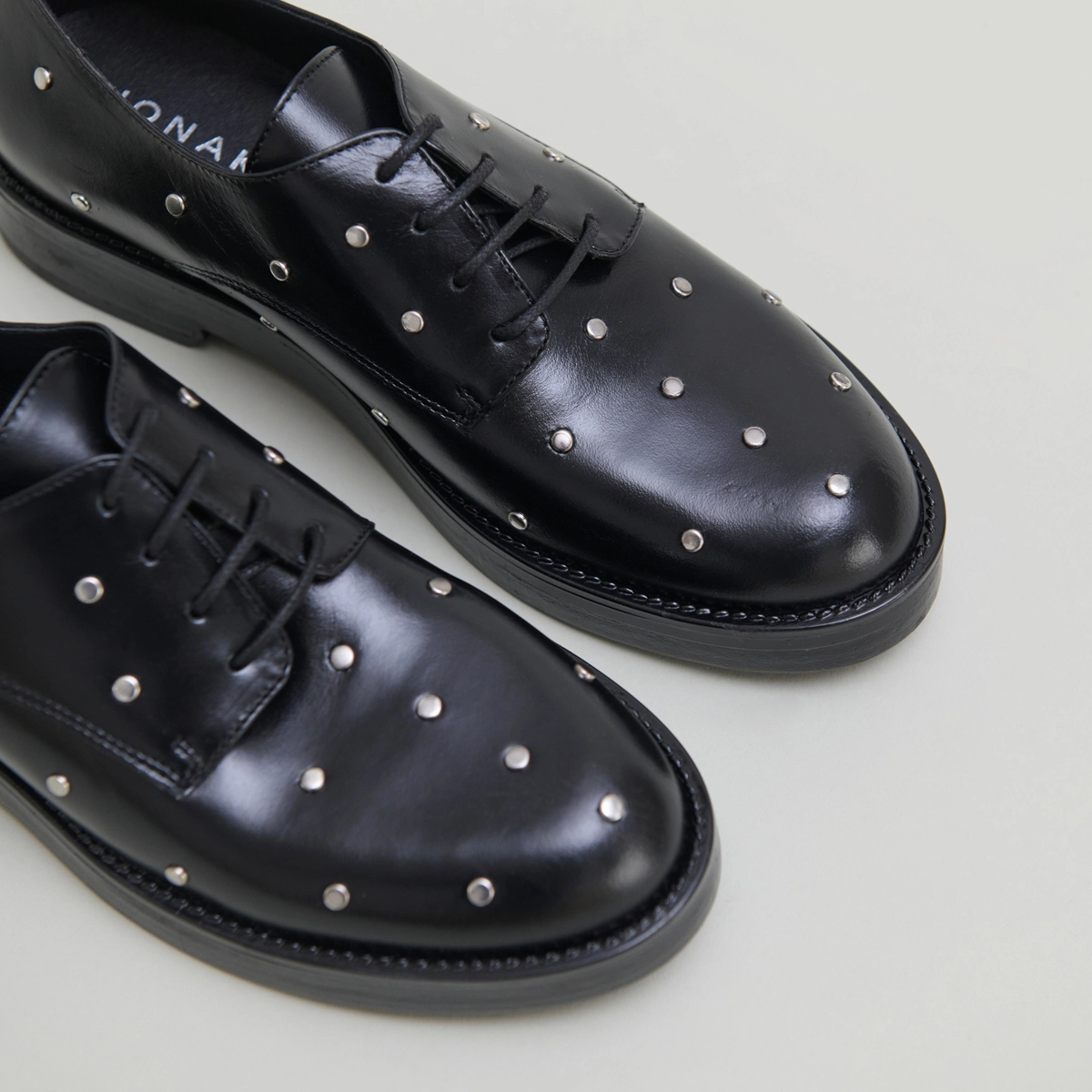 Derbies with silver details in black leather | ASTOU