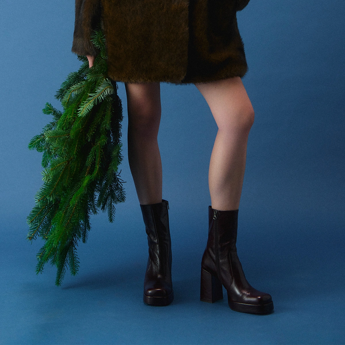 Heeled ankle boots with square toes in chocolate distressed leather | BEN
