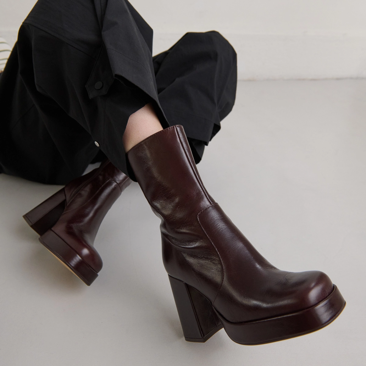 Heeled ankle boots with square toes in chocolate distressed leather | BEN