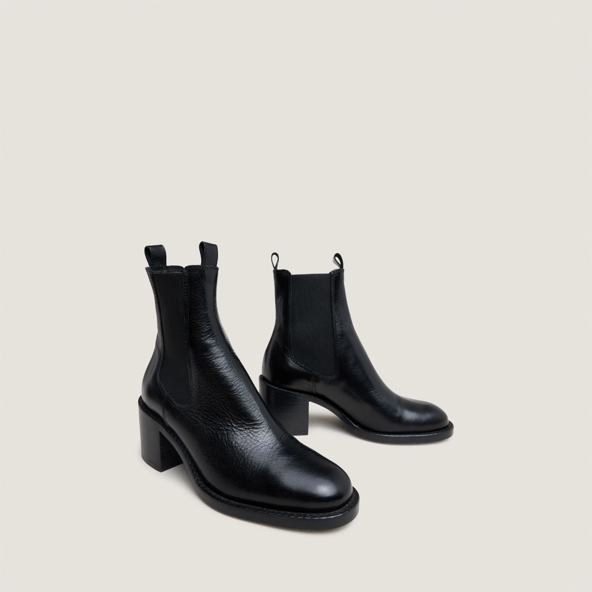 Heeled ankle boots with elastics in black leather | BERTILLE