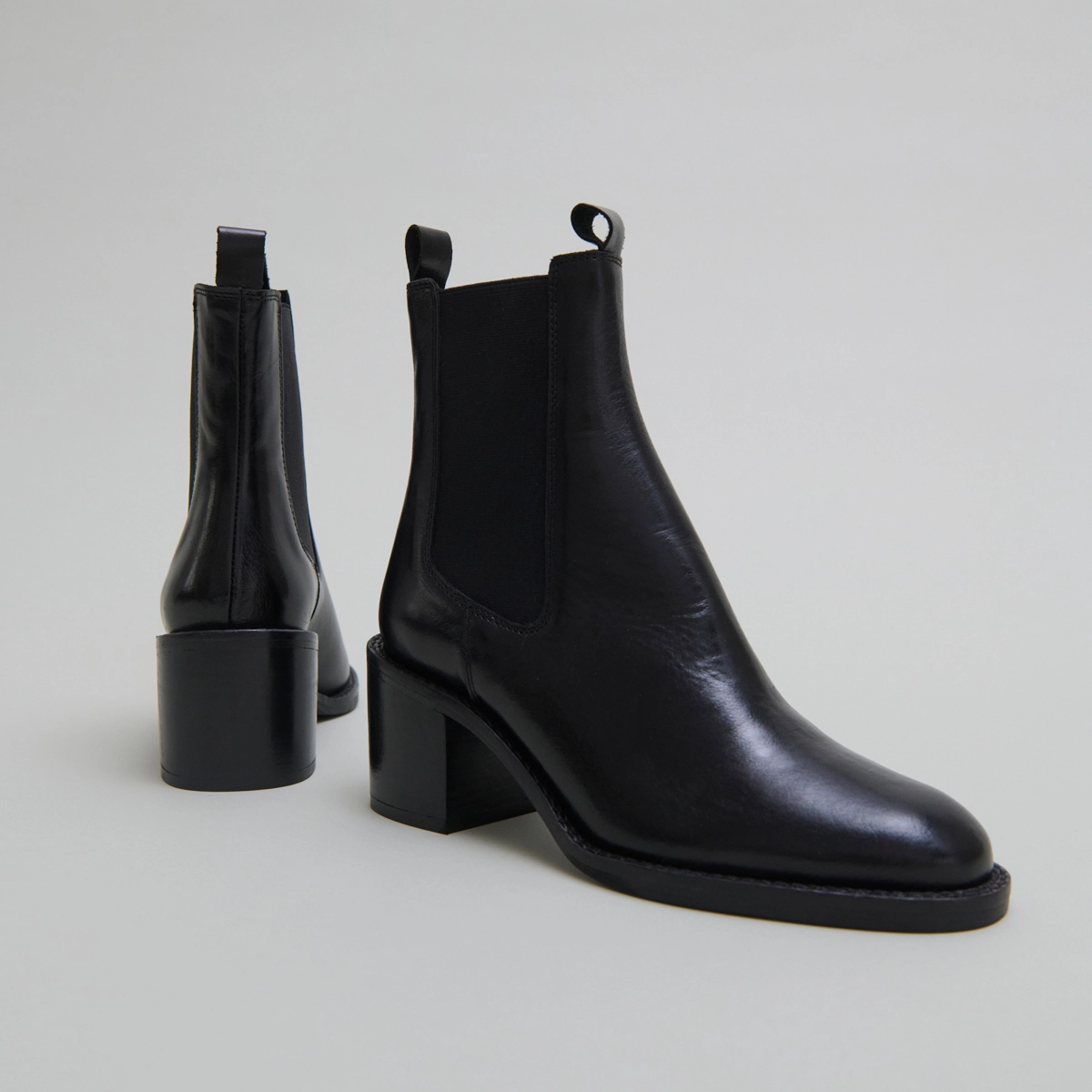Heeled ankle boots with elastics in black leather | BERTILLE