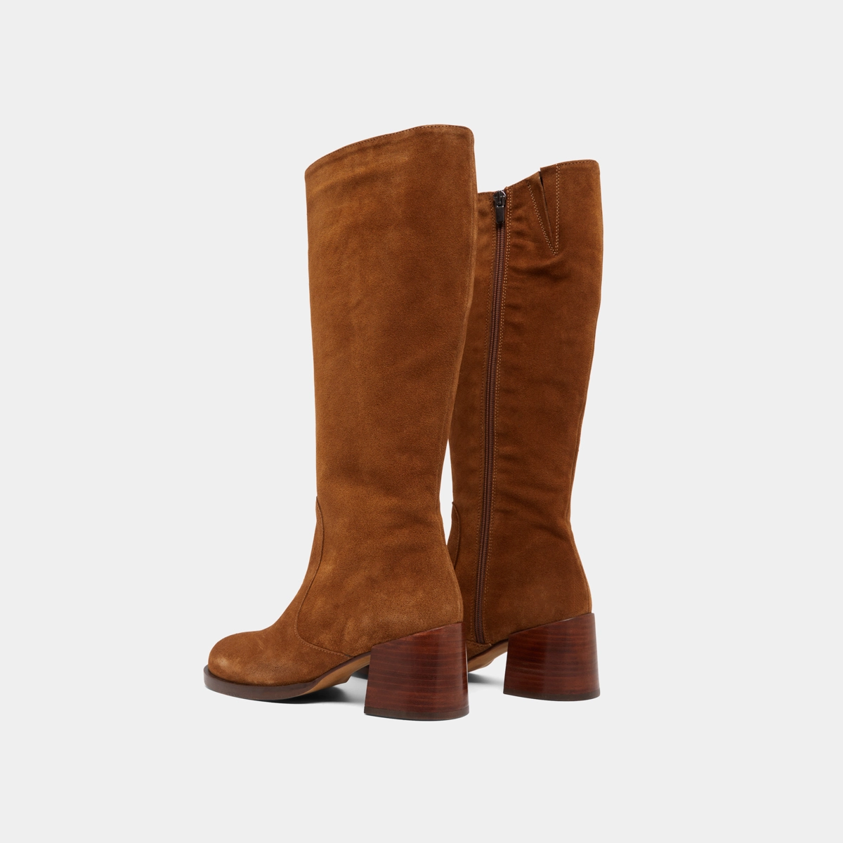 Boots with heels and rounded toes in cognac suede | BIENVENUE