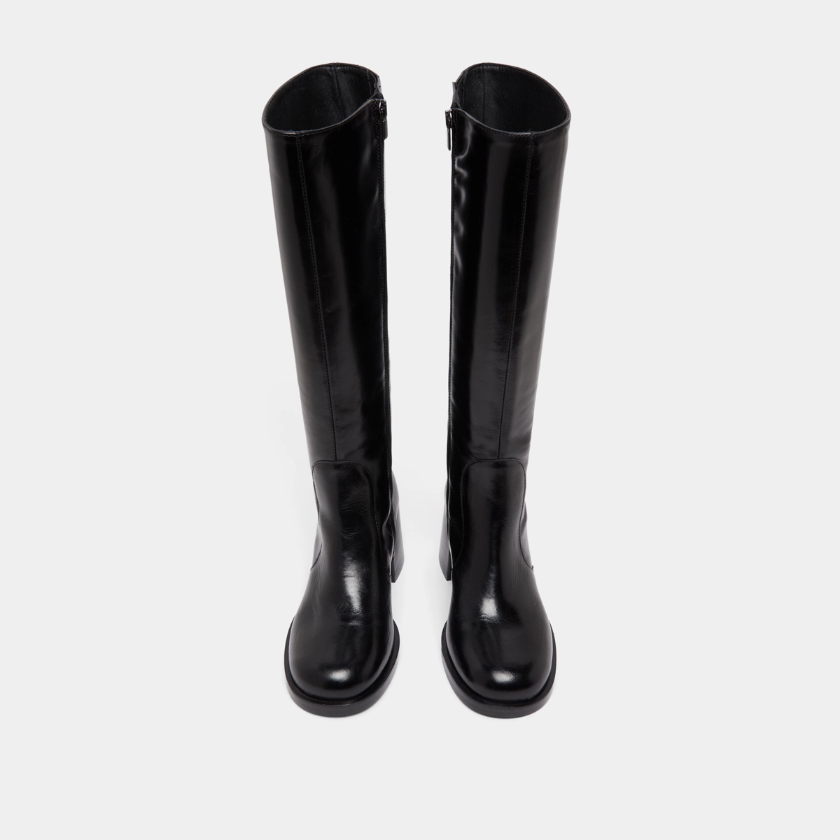Boots with heels and rounded toes in black leather | BIENVENUE