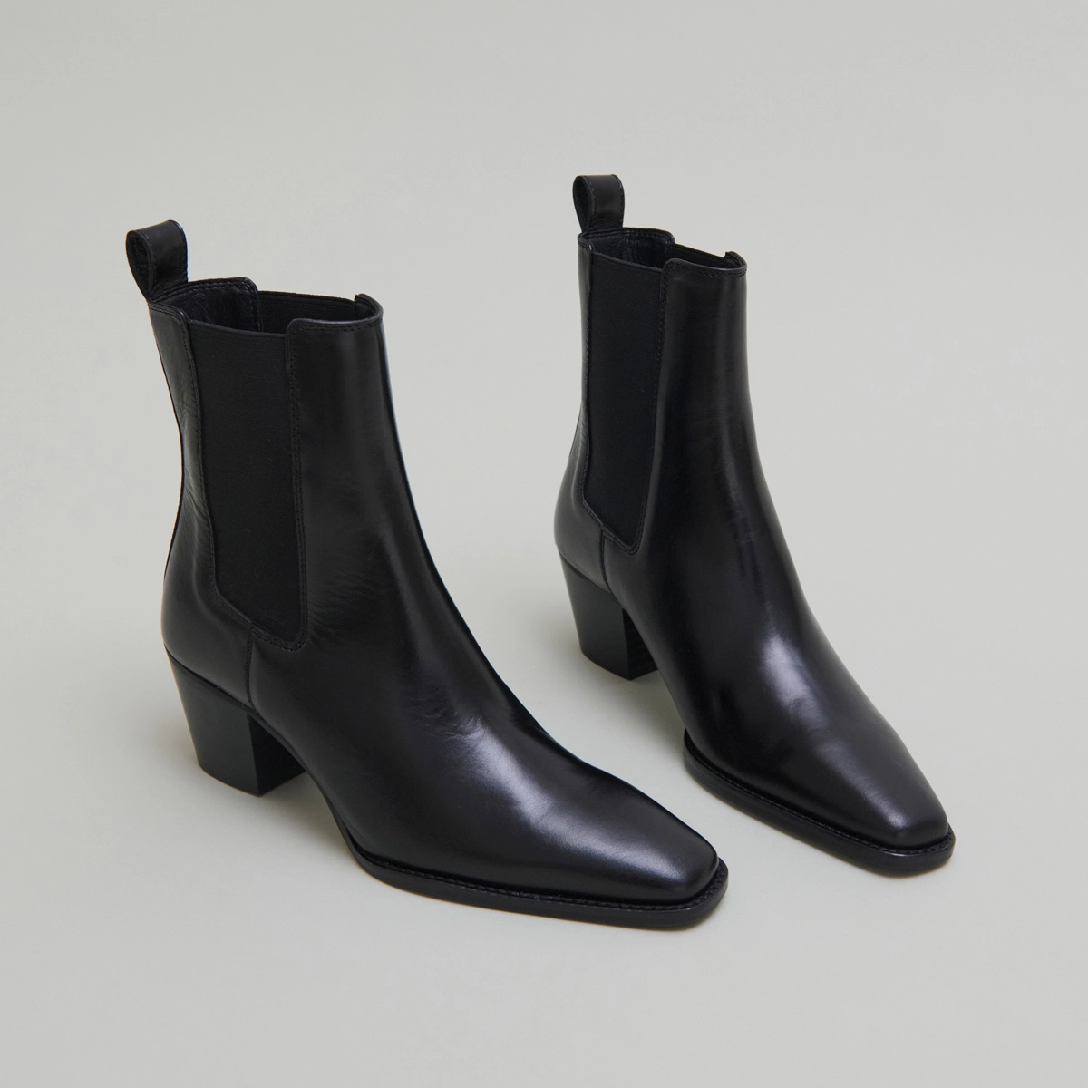 Ankle boots with beveled heels and pointed toes in black leather | BIRKIN