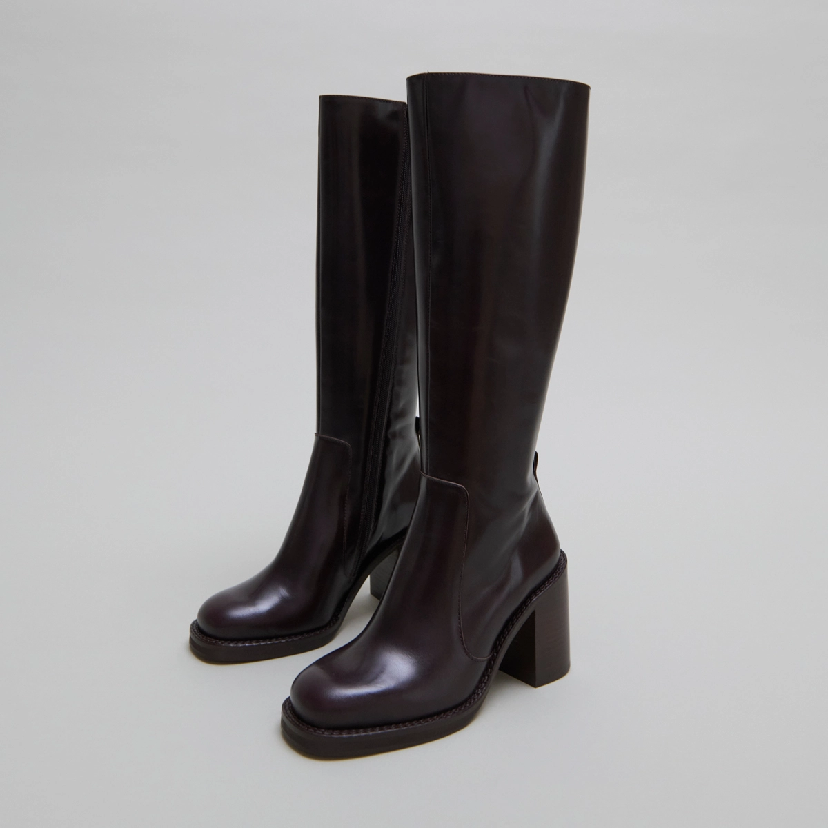 Boots with overflowing heels in dark brown leather | BRETZEL