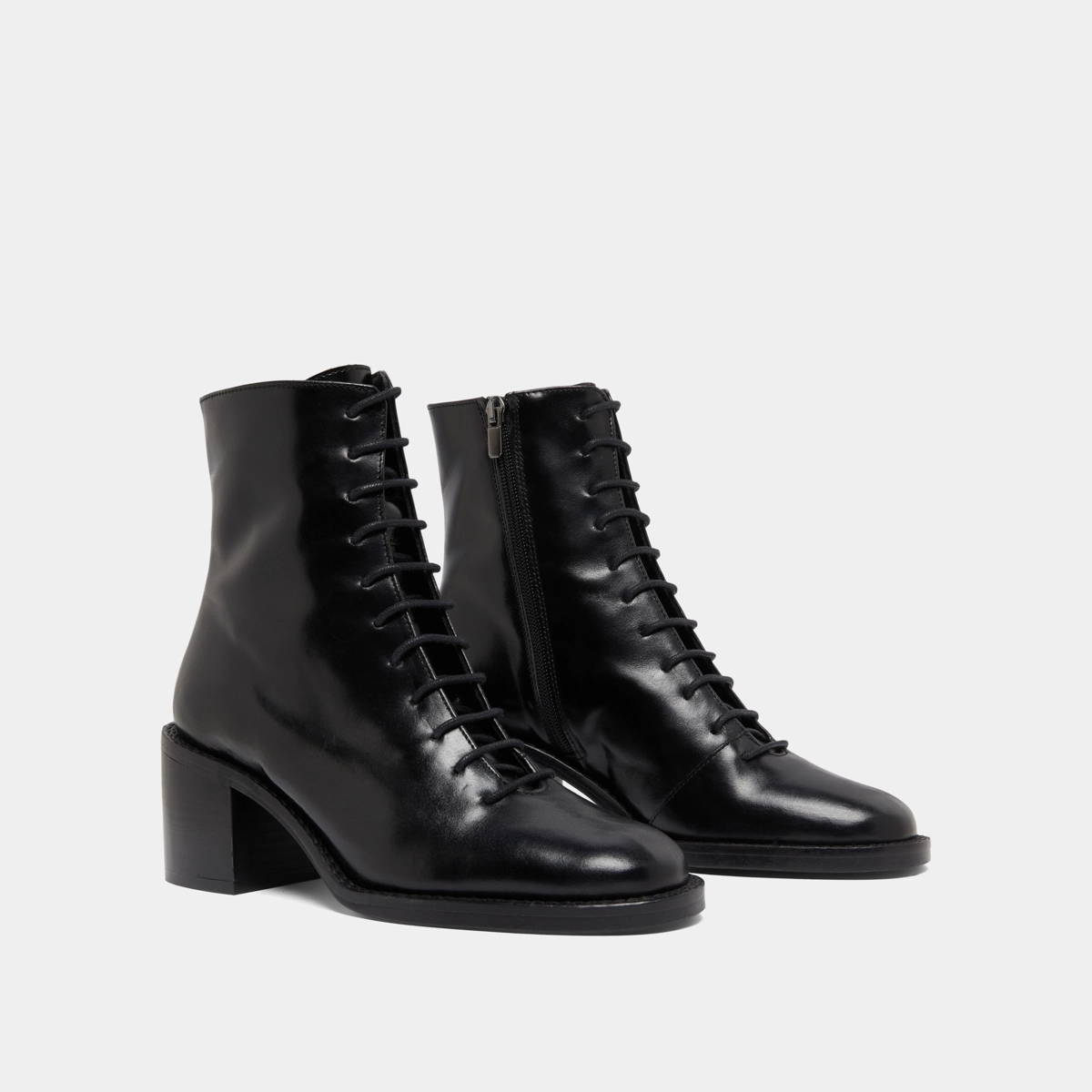 Ankle boots with laces in black leather | BRINDILLE