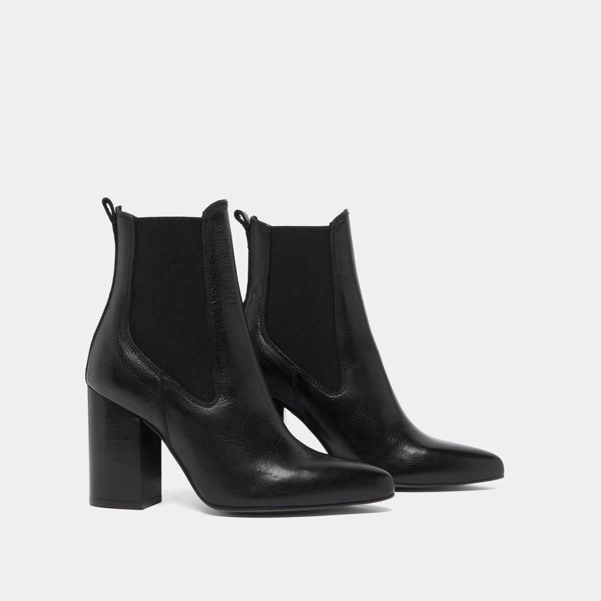 Heeled ankle boots with pointed toes in black grained leather | BROOK