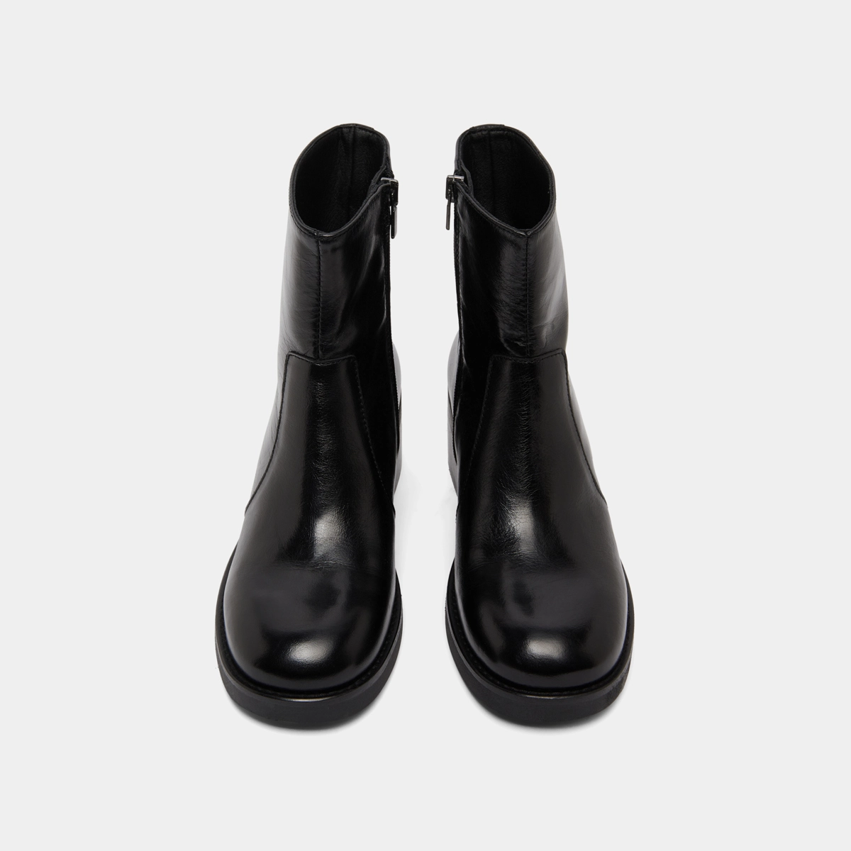 Lowboots with heels in black distressed leather | BUENA