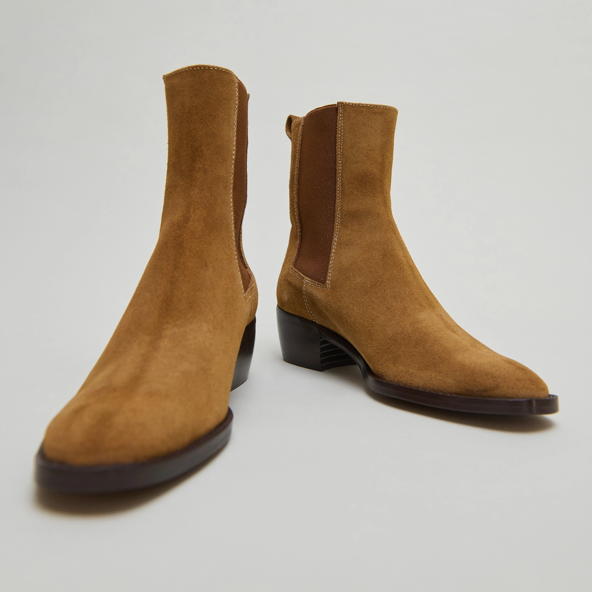 Lowboots with elastics in cognac suede | MAEVA
