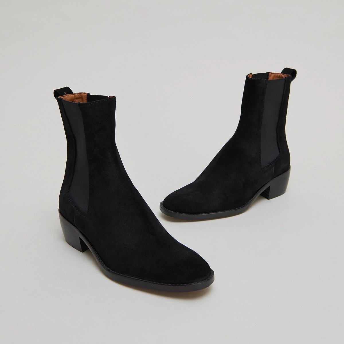 Lowboots with elastics in black suede | MAEVA