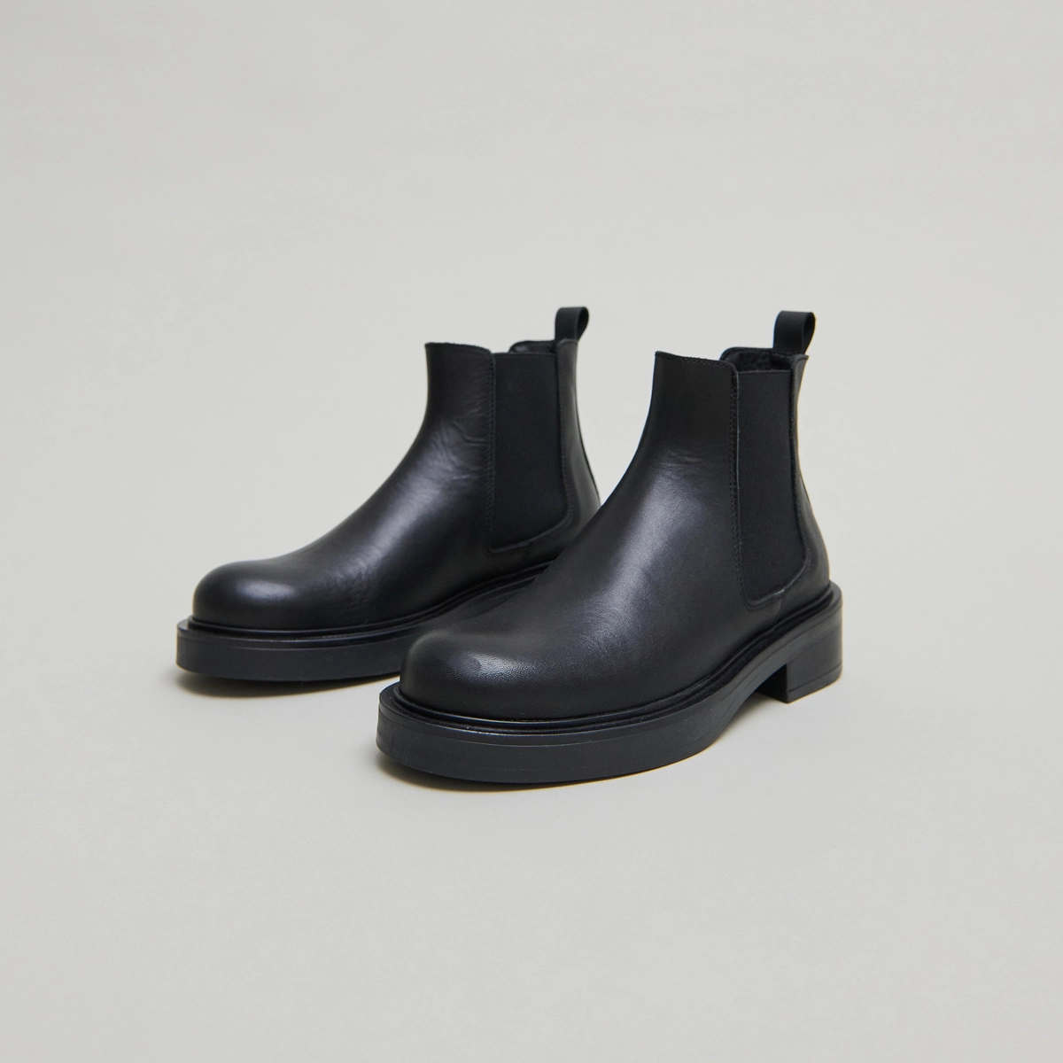 Lowboots with elastics in black leather | MELANIE