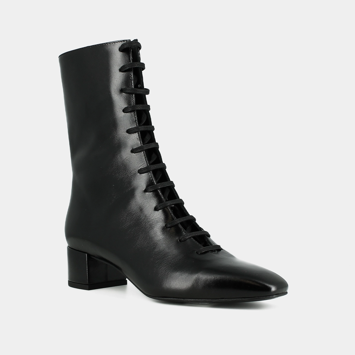 Ankle boots with laces in black distressed leather | DOXA