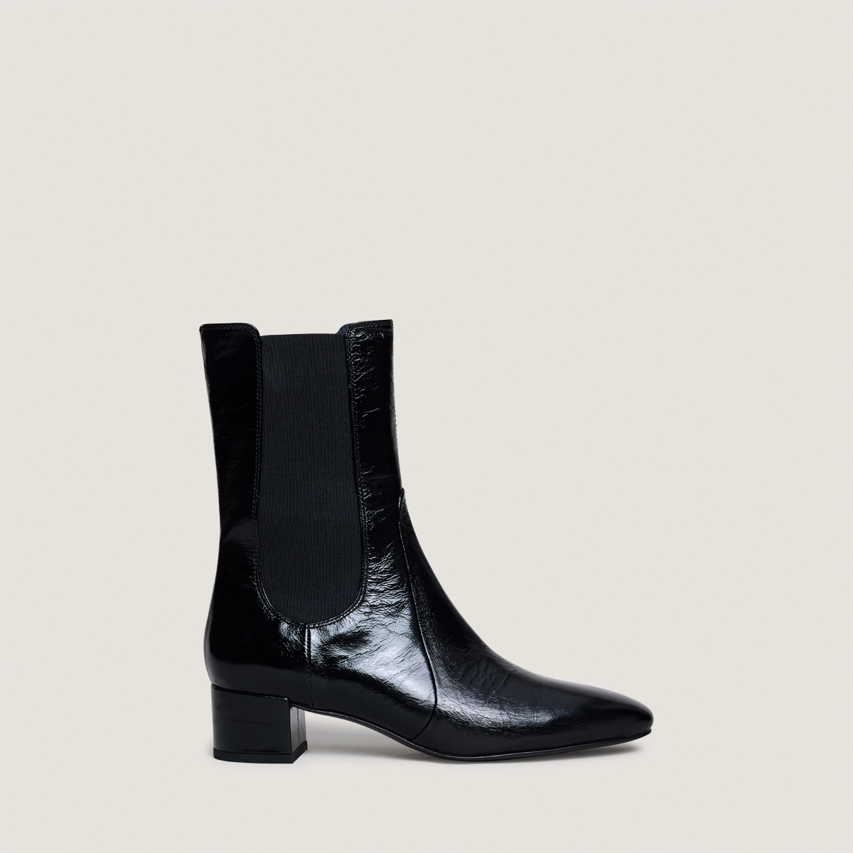 Ankle boots with elastics in black shiny leather | DOXI