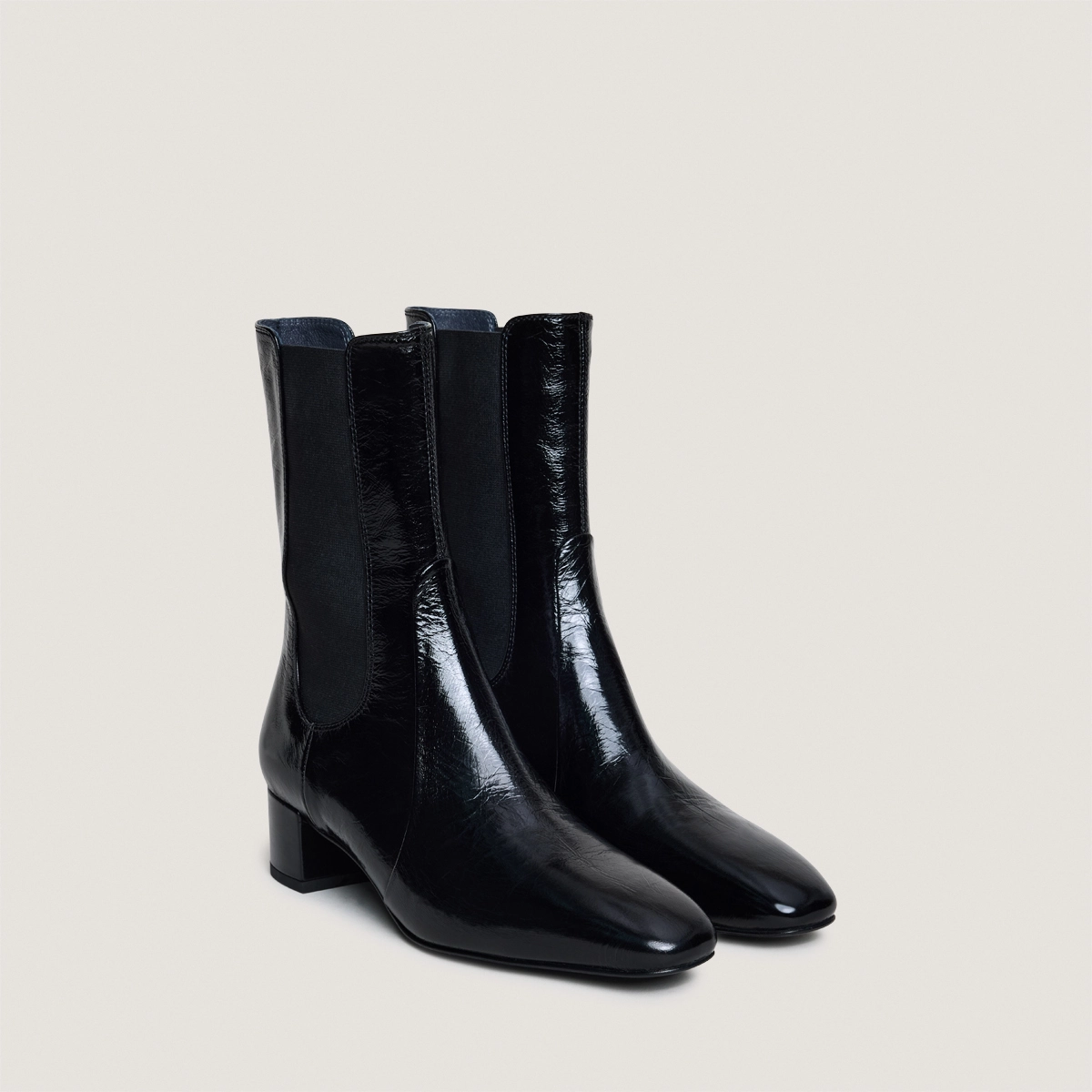 Ankle boots with elastics in black shiny leather | DOXI