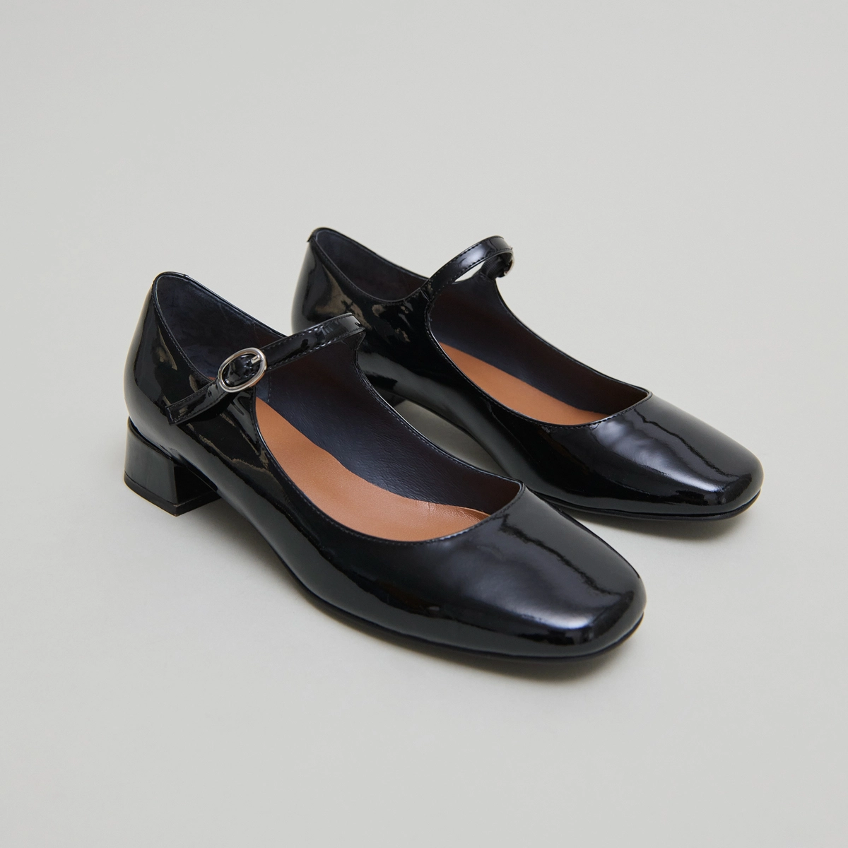 Mary Jane with square toes in black patent | DULCI