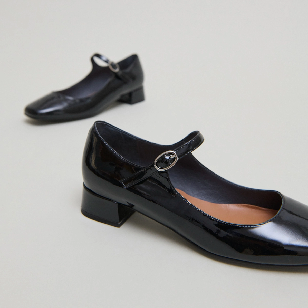 Mary Jane with square toes in black patent | DULCI