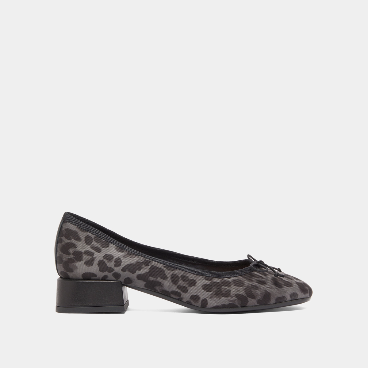 Ballet flats with small heels in gray leopard | DYBIL