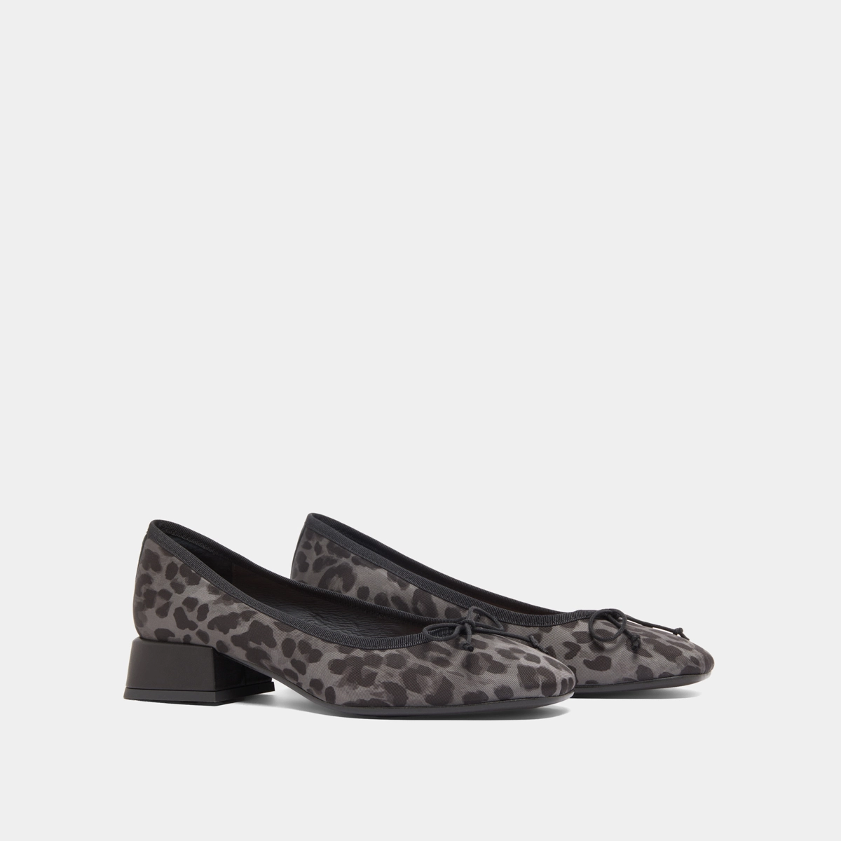 Ballet flats with small heels in gray leopard | DYBIL