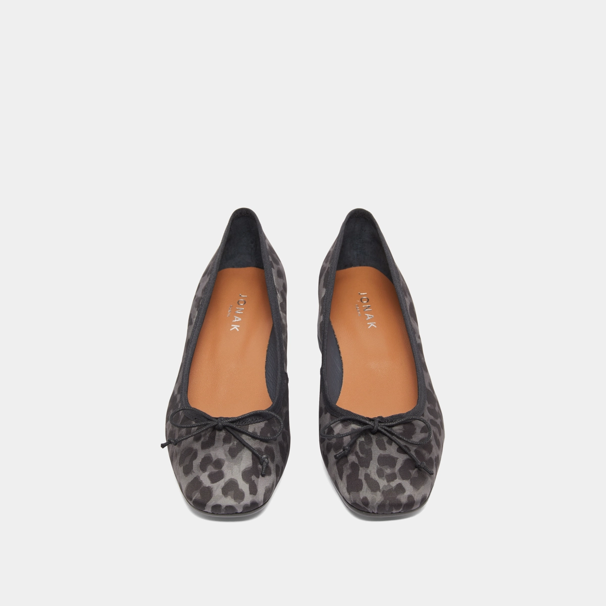 Ballet flats with small heels in gray leopard | DYBIL