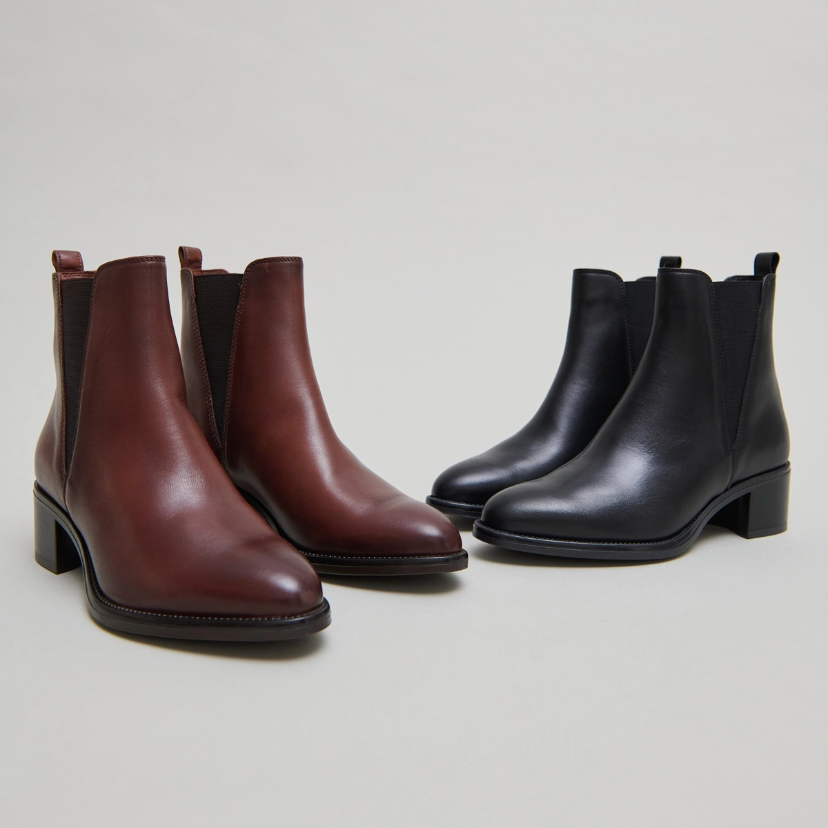Ankle boots with triangular elastic bands in black leather | CHILO