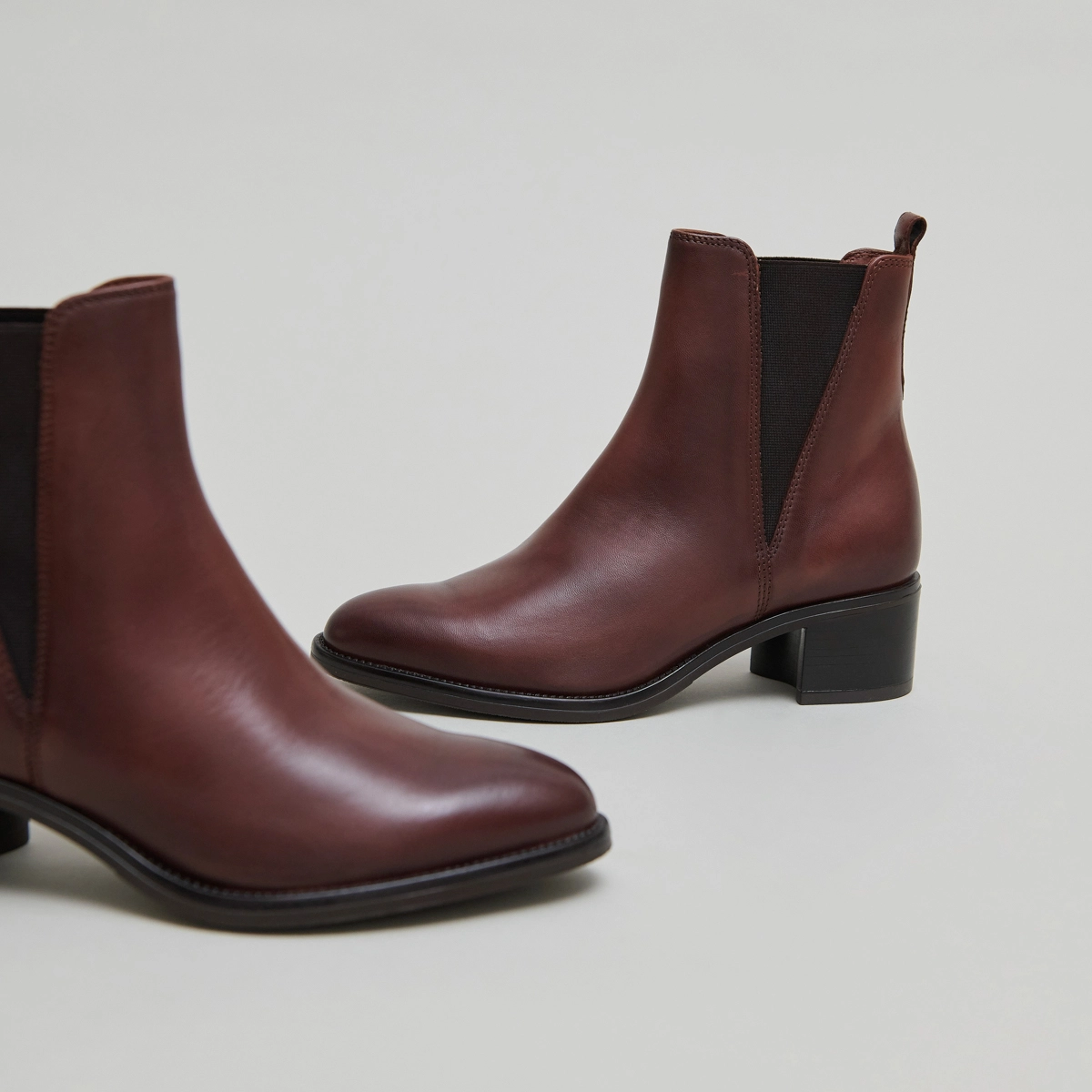 Ankle boots with triangular elastic bands in cognac patinated leather | CHILO