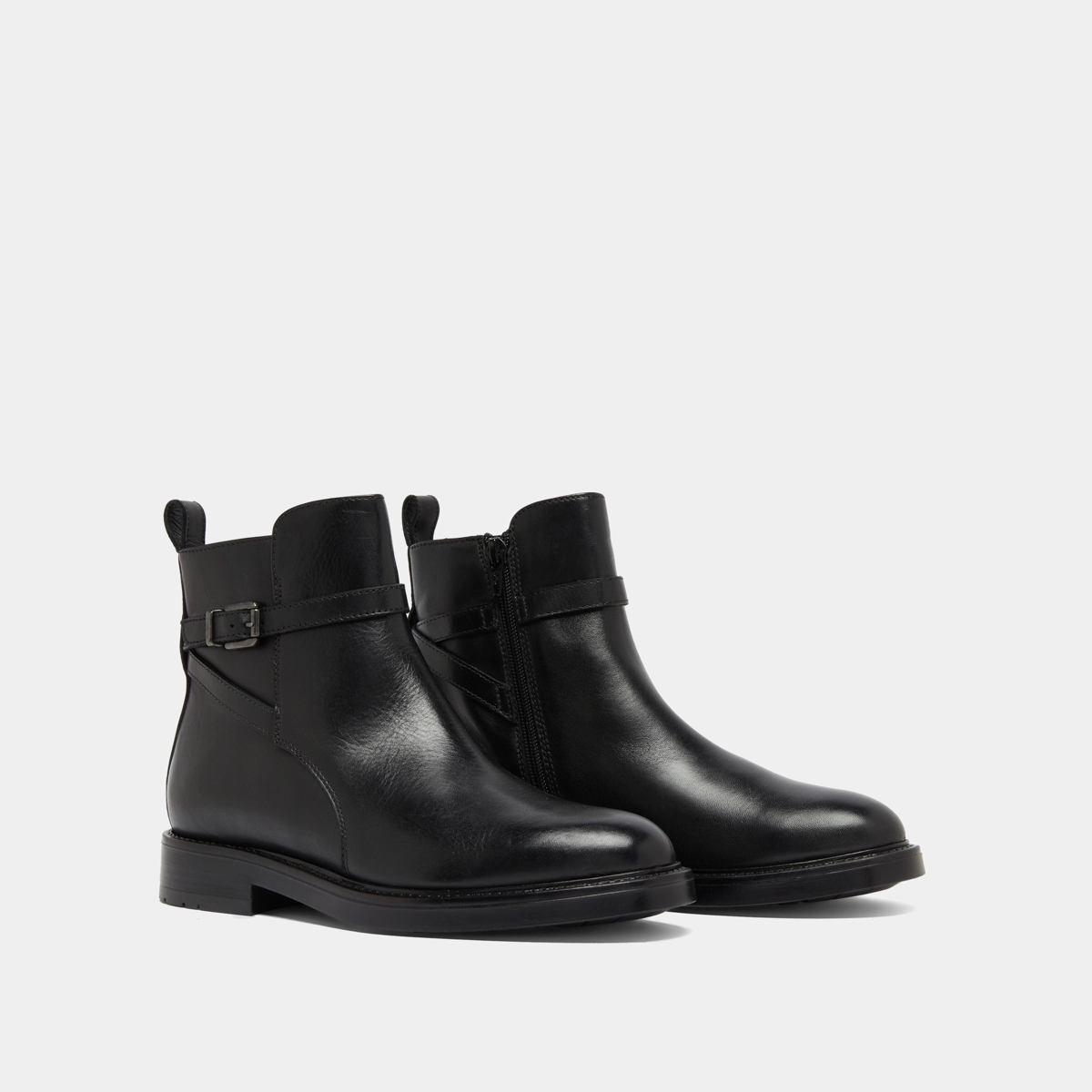 Lowboots with buckles in black leather | CLEA