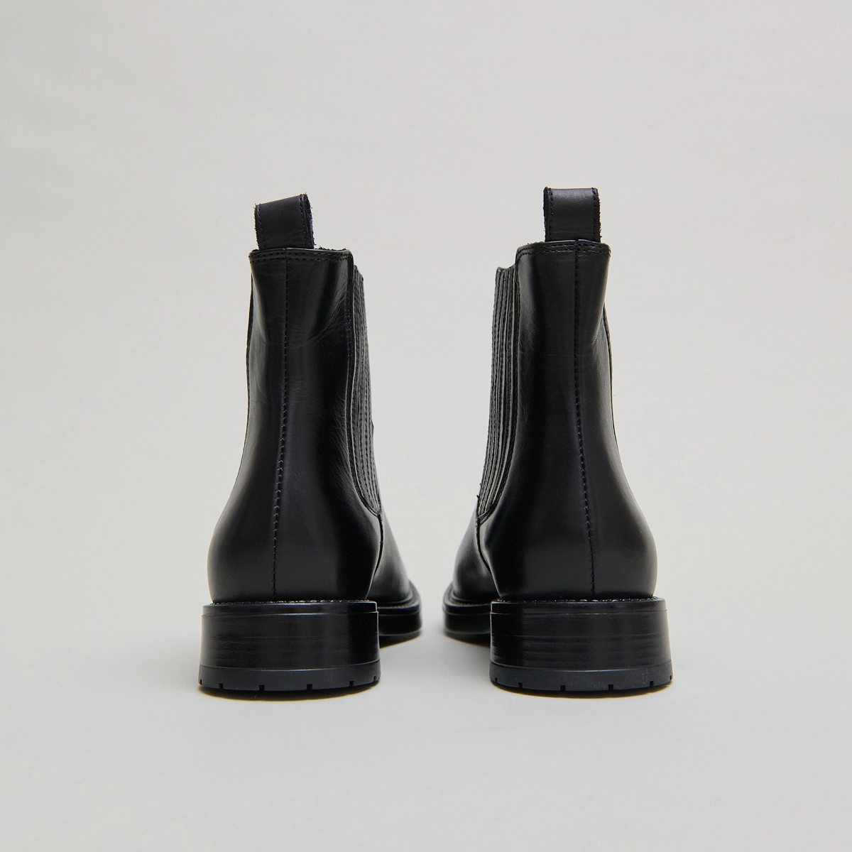 Lowoots with gathers in black leather | CLEANDRE