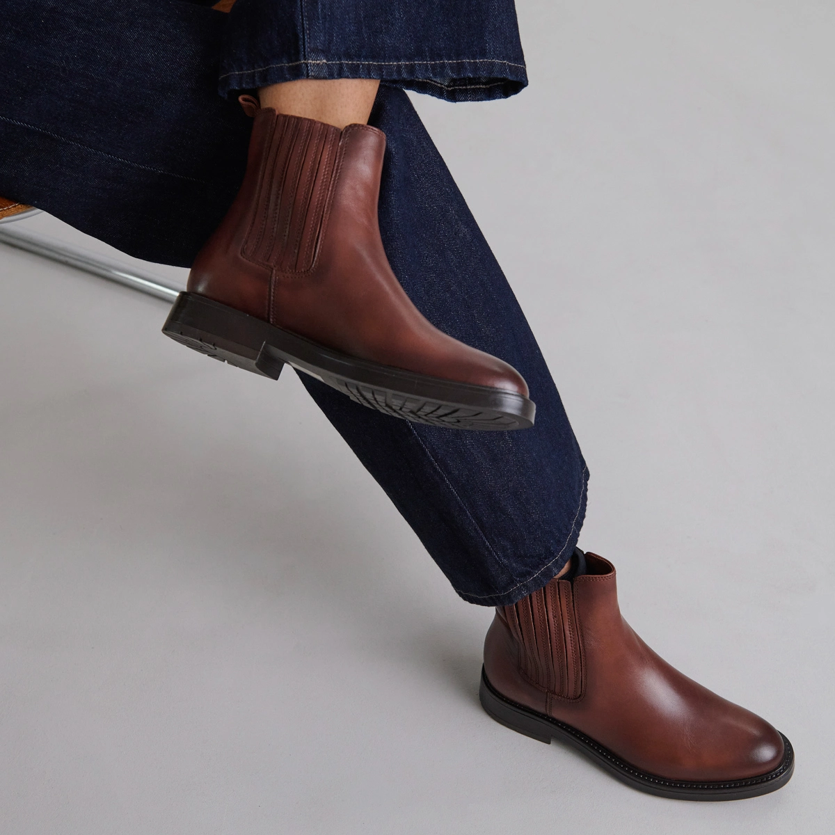 Lowoots with gathers in cognac patinated leather | CLEANDRE