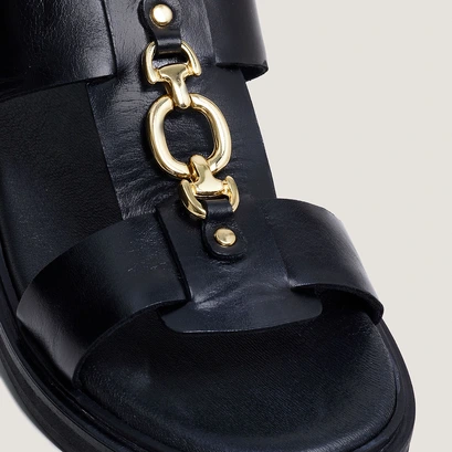 Mules with golden jaws in black leather | dop