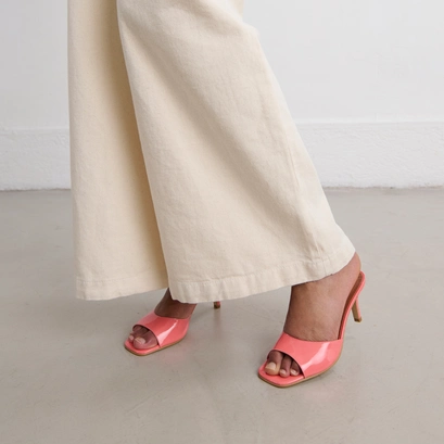 Heeled mules in coral patent | VERTIGO