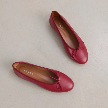 Ballet flats with laces in carmine red leather | djerba