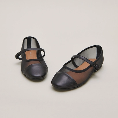 Ballet flats with oval tips and straps in black leather and mesh | DALA